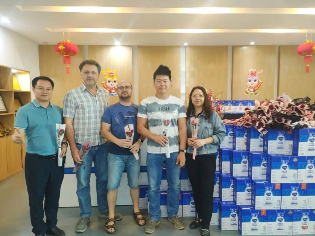 國(guó)際友人送上祝福